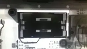 Мы на секунду установили Taptic Engine обратно в его гнездо — достаточно, чтобы он исполнил свой маленький танец.