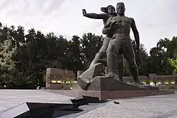 Монумент «Мужество». Скульптурная группа