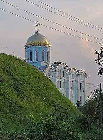 Земляные валы Владимир-Волынского детинца перед Успенским собором