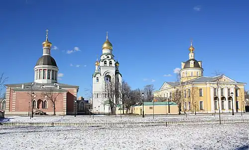 Ансамбль Рогожской старообрядческой общины. В центре — Воскресенская колокольня
