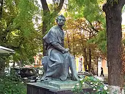 Памятник Пушкину в Симферополе (1967; скульптор А. Ковалёв), архитектурное решение Мелик-Парсаданова утеряно при двух переносах памятника