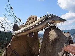 Памятник «Царь-рыба» на смотровой площадке