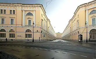 Вид улицы Зодчего Росси от площади Ломоносова в сторону площади Островского, здание Министерства народного просвещения слева, справа — здание Дирекции императорских театров