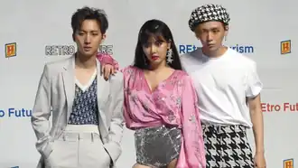 Triple H на шоукейсе в честь выхода мини-альбома REtro Futurism, июль 2018 года. Слева направо: Хуи, Хёна и Дон