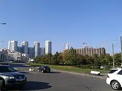 На заднем плане