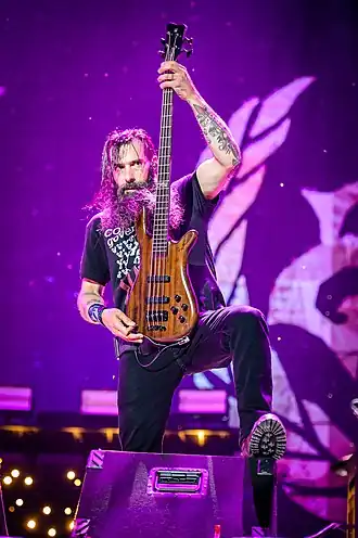 Джонни Чоу вместе с Stone Sour.