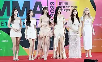 Ive на церемонии MMA, декабрь 2023Слева направо: Рэй, Гаыль, Вонён, Юджин, Лисо и Лиз