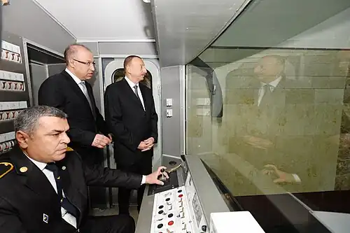 Интерьер кабины машиниста вагона, модернизированного в Тбилиси, с пультом управления ПМ.05