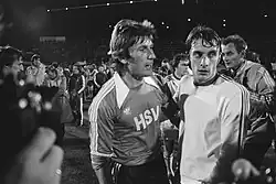 Ван Бинст (справа) в 1977 году