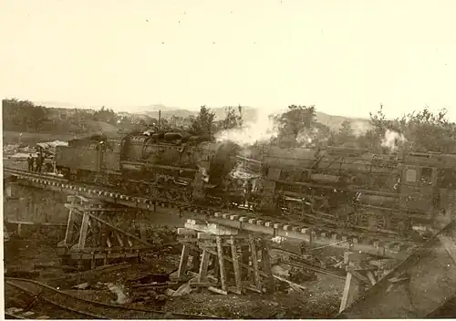 Сплотка паровозов DR Class 58.30 на восстановленном мосту через реку Кунесть (ныне Куна)