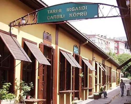 Торговые лавки на мосту в 2008 году