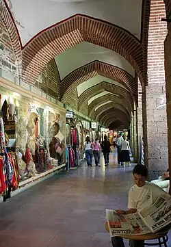 Галерея на первом этаже снаружи