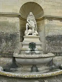 Та же статуя, общий вид