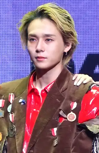 Дон на шоукейсе в честь выхода сингла «Money», 5 ноября 2019 года