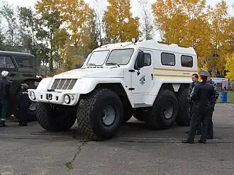 ТРЭКОЛ-39294 на шинах 1300х600-533