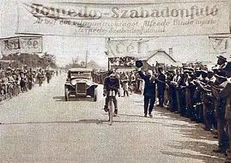 Жорж Ронссе на финише чемпионата мира среди профессионалов в Будапеште