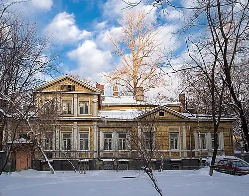 Фасад дома в 2010 г.