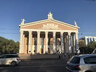 Здание театра