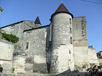 Замок Валуа в городе Коньяк