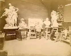 Барриа в своей мастерской в Париже (фотография)