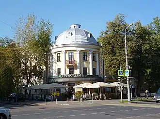 Улица Маршала Бирюзова, 21