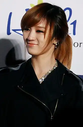 Джиа на красной дорожке Seoul Music Awards, январь 2012 года