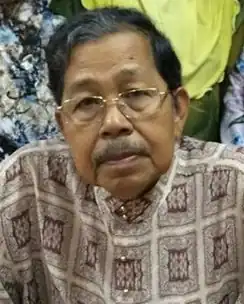 Лауреат 2001, 2006, 2007 гг. писатель Муслим Бурмат (Бруней)