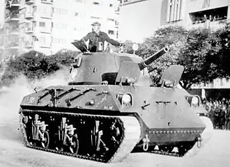 Танк DL-43 на параде. На башне Альфредо Баиси