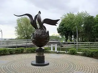 Вращающийся памятник в Киеве, посвящённый гетману Мазепе