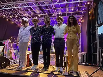 Пер Гессле (в центре) и музыканты группы