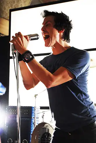 Патрик на съёмках клипа группы  «Army of Anyone»