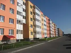 Часть улицы к югу от железной дороги