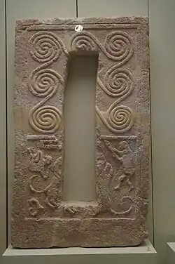 Стела могилы Г могильного круга Б в Микенах (около 1600 - 1550 гг. до н. э.)