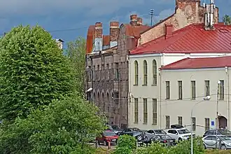 Вид на особняк Хакманов со стороны Замкового острова