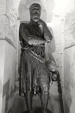 Статуя Уильяма де Варенна, 5-й граф Суррея,  раскрашенный гипс